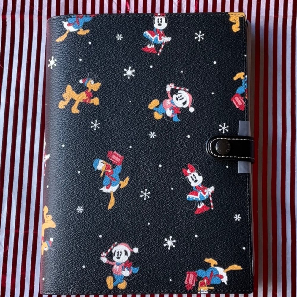 🎁 DISNEY X COACH NOTEBOOK & PENCIL CASE & DUSTCOVER WITH HOLIDAY PRINT 🎁 - Picture 5 of 16